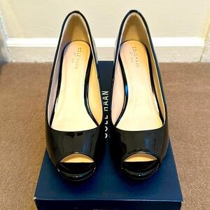 COLE HAAN “Sadie” OT Wedge in Black Patent SZ 7B